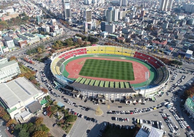 전주의 근대사‘덕진 종합경기장’역사 속으로…